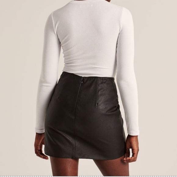 NWT Vegan Leather Mini Ruched Skirt - Picture 2 of 13